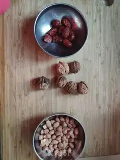 Make "Red-tree walnut peanuts." step 0