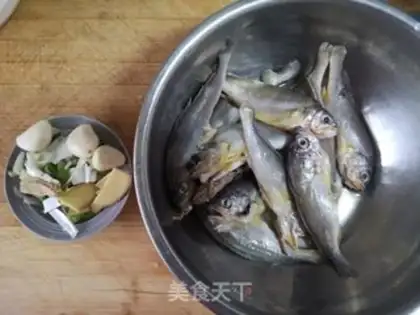 Make Crushing the yellowfish step 0
