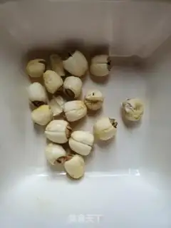 Make Silver-eared lotion soup step 0