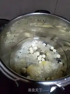 Make Silver-eared lotion soup step 3