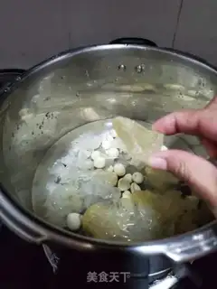 Make Silver-eared lotion soup step 4