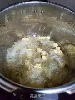 Make Silver-eared lotion soup step 5