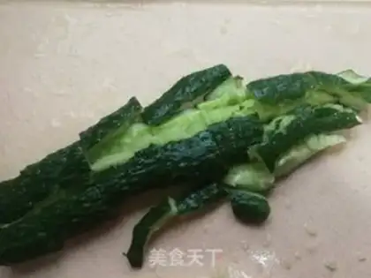 Make cucumber pickles step 1