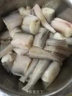 Make A fried dragon head. Fish step 0