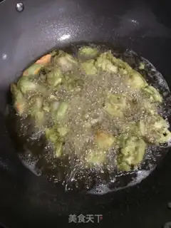 Make A fried dragon head. Fish step 3