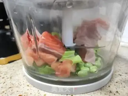 Make Fried vegetables, salmon mud step 1
