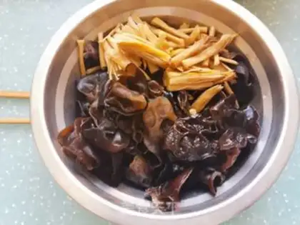 Make Traditional mushu meat step 4