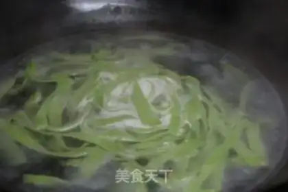 Make Handy spinach noodles step 9