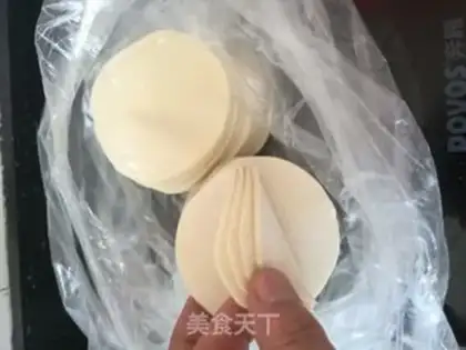 Make Celery pork dumplings step 3
