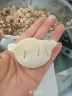 Make Celery pork dumplings step 6