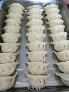 Make Celery pork dumplings step 7