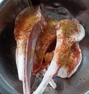 Make Chinese spicy lamb chops step 1