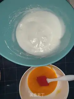 Make A simple egg cookie step 1