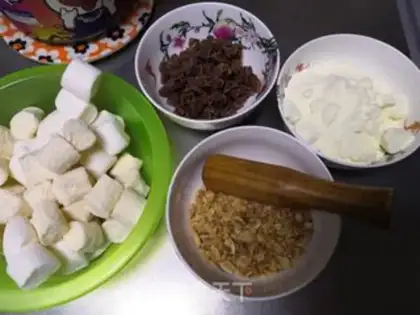 Make Coco-cococo-cocoo-cow-rolling sugar step 1