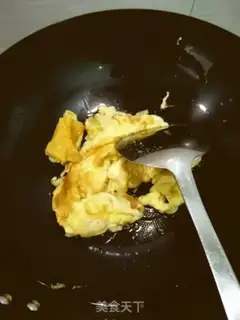 Make Garlic fried eggs step 2
