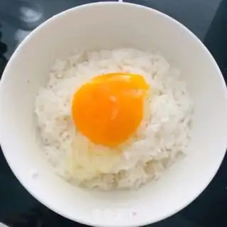 Make Egg fried rice step 1