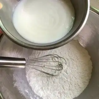 Make Old yogurt early cake step 1