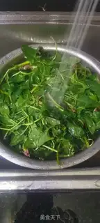 Make Scrambled spinach step 1