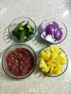 Make Beef pineapple step 1
