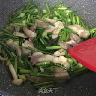 Make Garlic fried lamb step 12