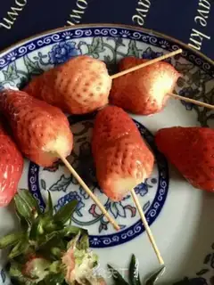Make Ice cream strawberries step 1