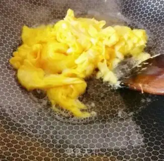 Make Tomato fried eggs step 6