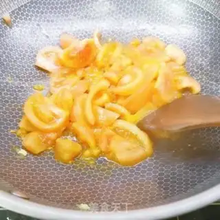 Make Tomato fried eggs step 8
