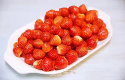 Make Sweet and delicious strawberry sauce step 0