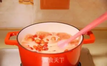 Make Sweet and delicious strawberry sauce step 2
