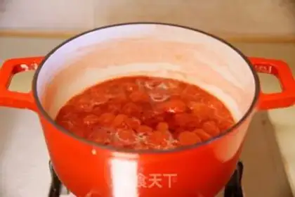 Make Sweet and delicious strawberry sauce step 3