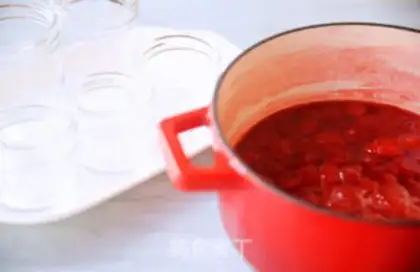 Make Sweet and delicious strawberry sauce step 4