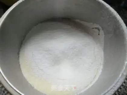 Make Paper cups, sesame pine cake step 3
