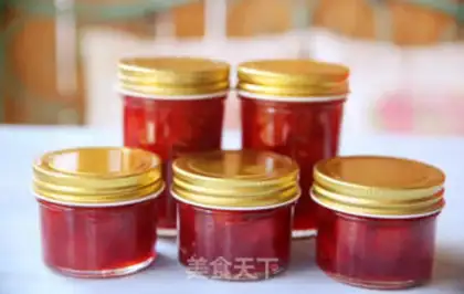 Make Sweet and delicious strawberry sauce step 6