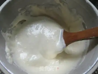 Make Paper cups, sesame pine cake step 4