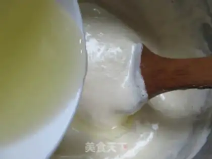 Make Paper cups, sesame pine cake step 5