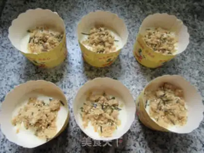 Make Paper cups, sesame pine cake step 8