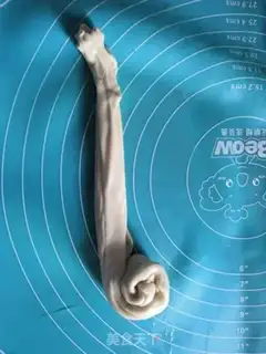 Make Hand grab cake step 12