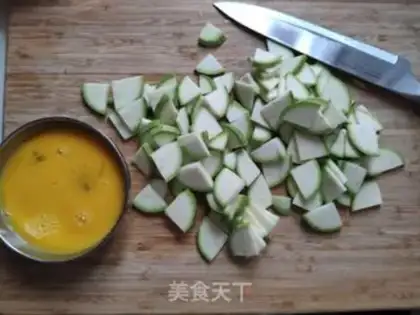 Make Scrambled eggs step 1