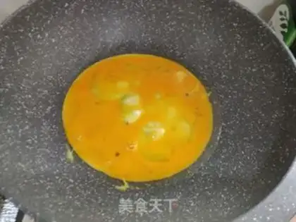 Make Scrambled eggs step 2