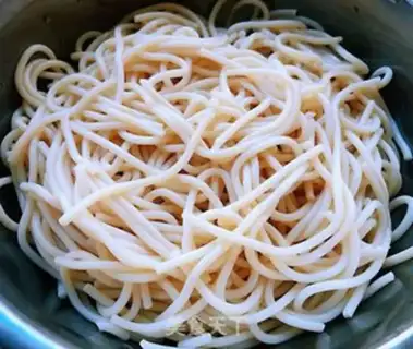 Make Black pepper steak pasta step 2