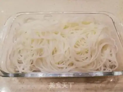 Make Bean sprouts for fans step 0