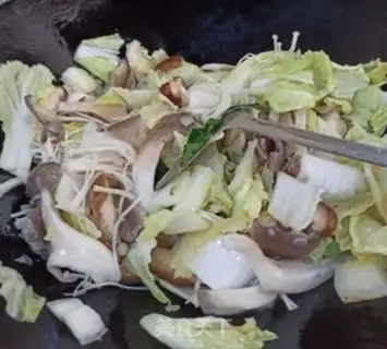 Make Cabbage pasta mushrooms step 3