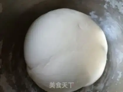 Make Three-ding meat buns step 1