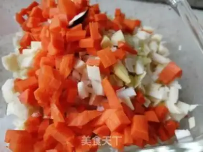 Make Three-ding meat buns step 2