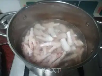 Make Frozen cucumber chicken claws step 1