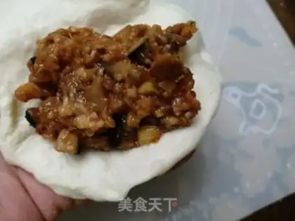 Make Three-ding meat buns step 7