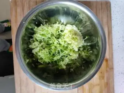 Make radish slipballs step 0