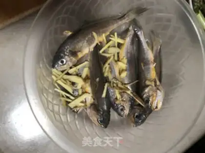 Make Spicy little yellowfish step 1