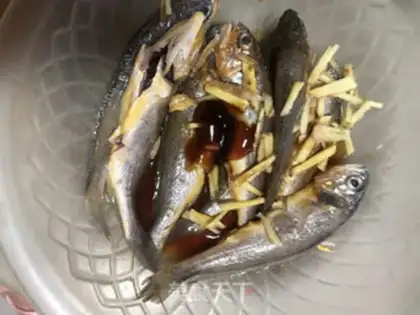 Make Spicy little yellowfish step 2