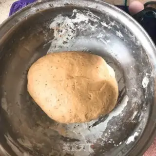 Make Red-tree red sugar buns step 3